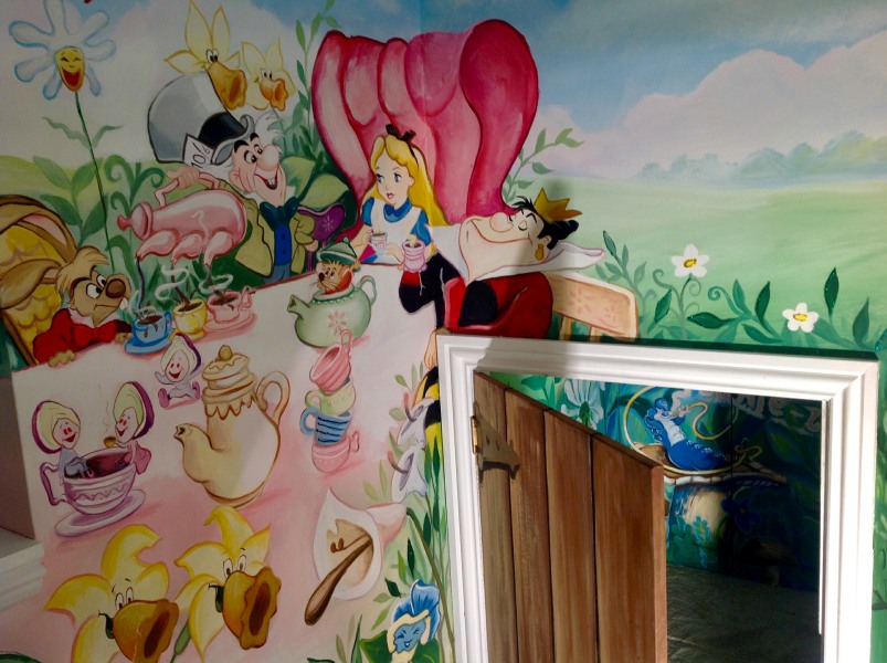 alice in wonderland mural